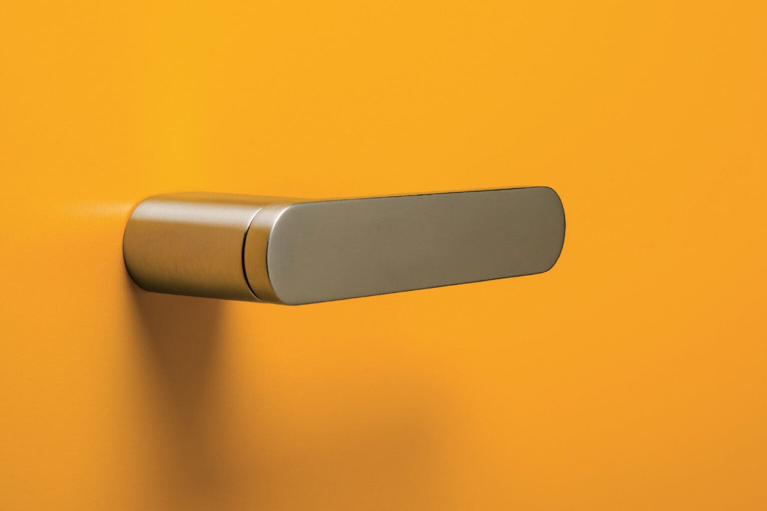 Radial door handle by Olivari
